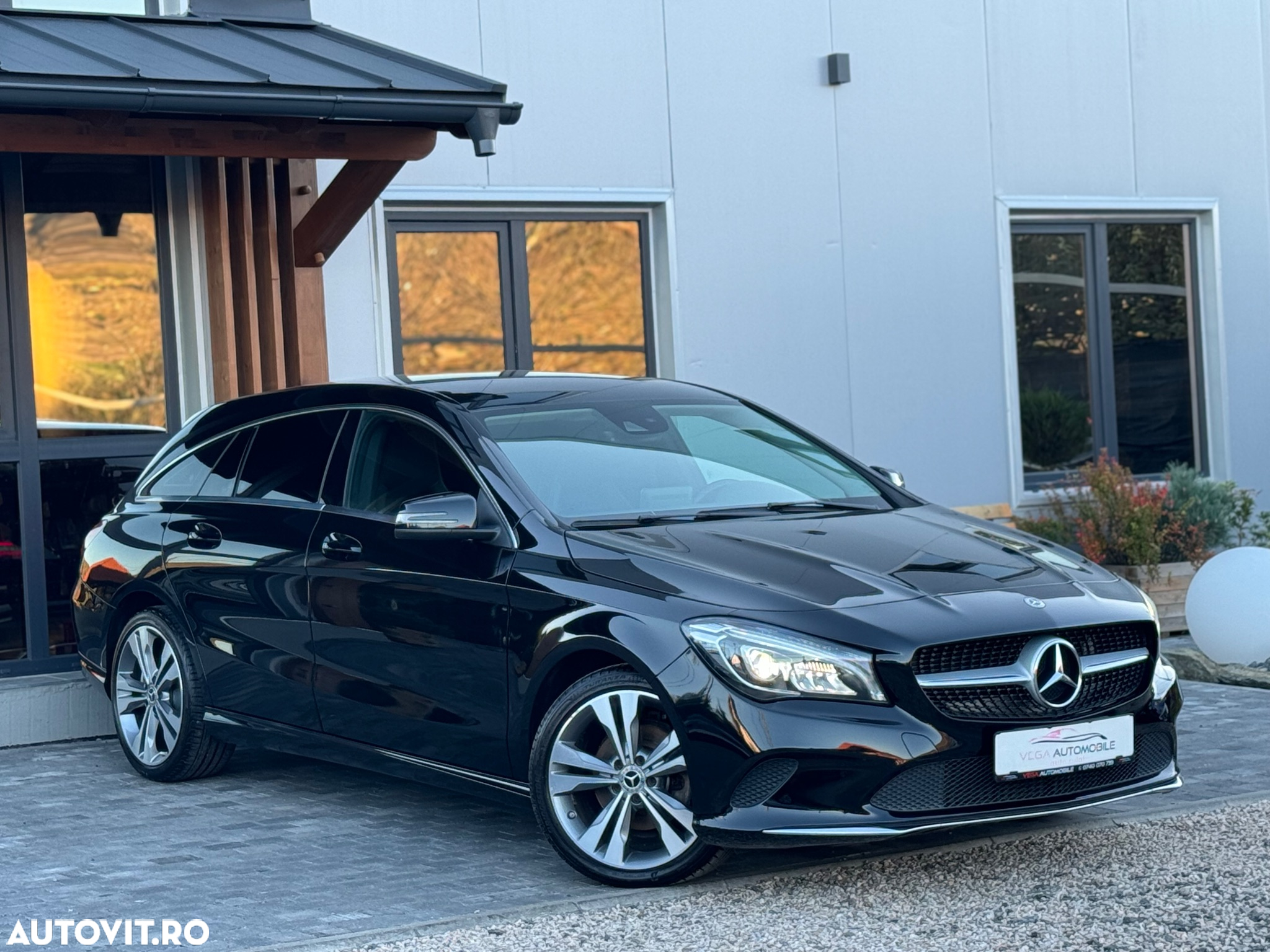 Mercedes-Benz CLA Shooting Brake 200 (CDI) d 4Matic 7G-DCT - 2
