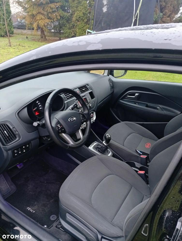 Kia Rio 1.4 Fifa World Cup Edition - 12