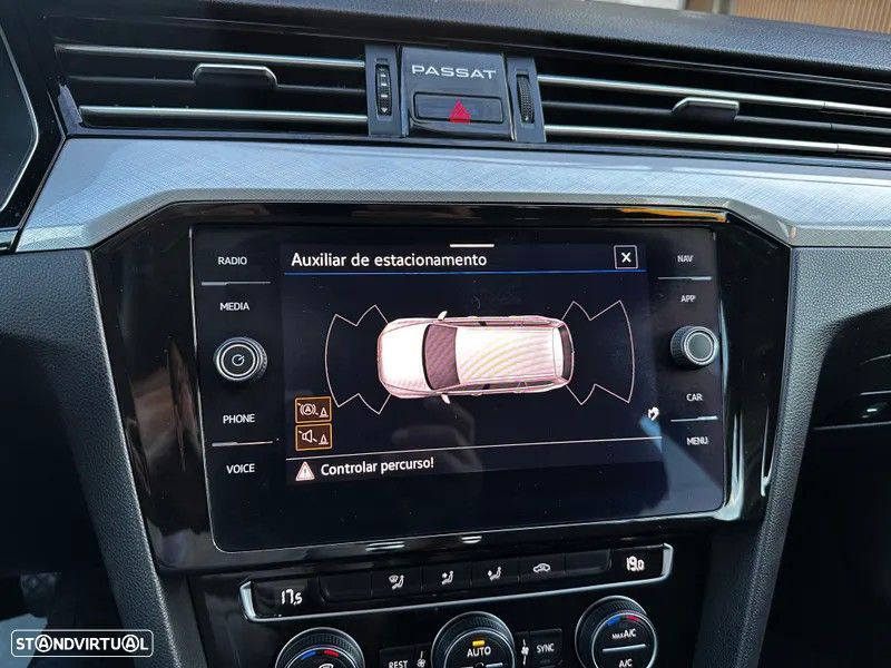 VW Passat Variant 2.0 TDi Business DSG - 31