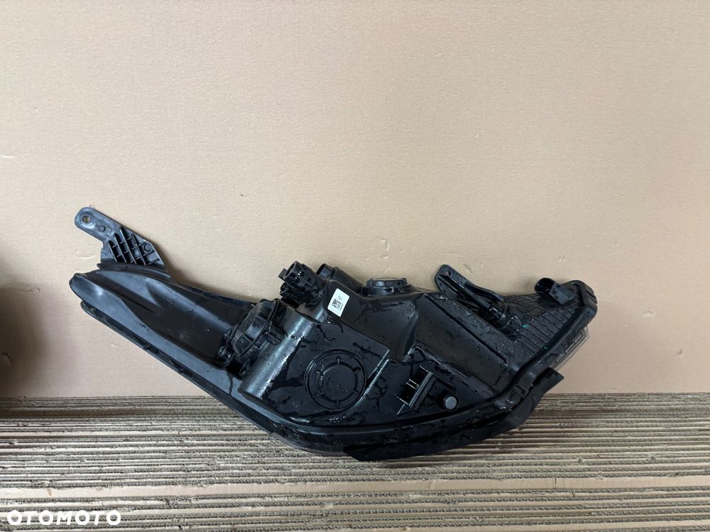 Hyundai I20 II 2 14- lampa lewa soczewka led92101 C8200 - 8