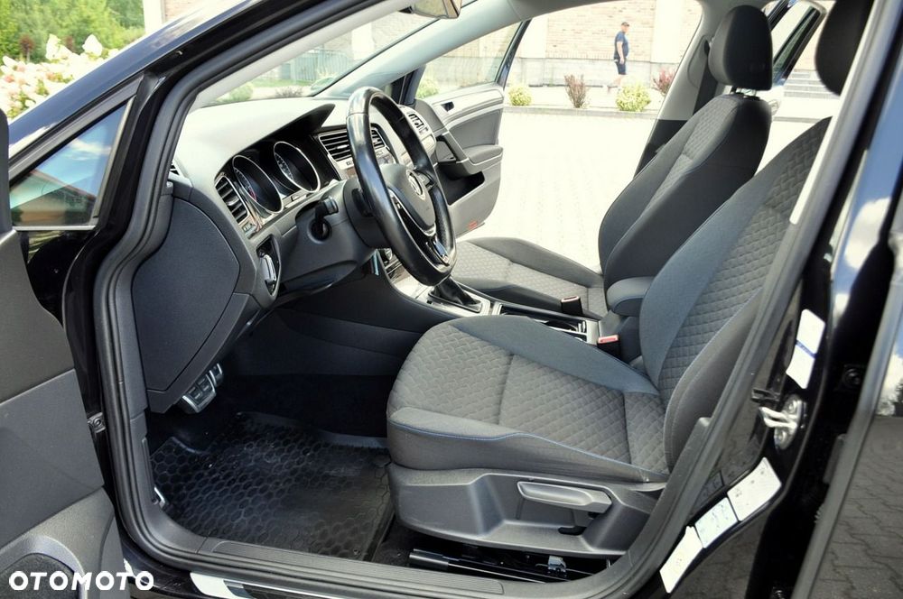 Volkswagen Golf - 22