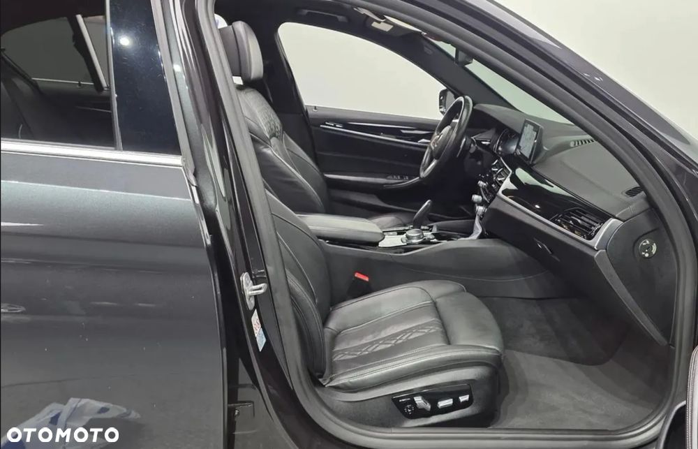 BMW Seria 5 530i xDrive M Sport Edition - 10