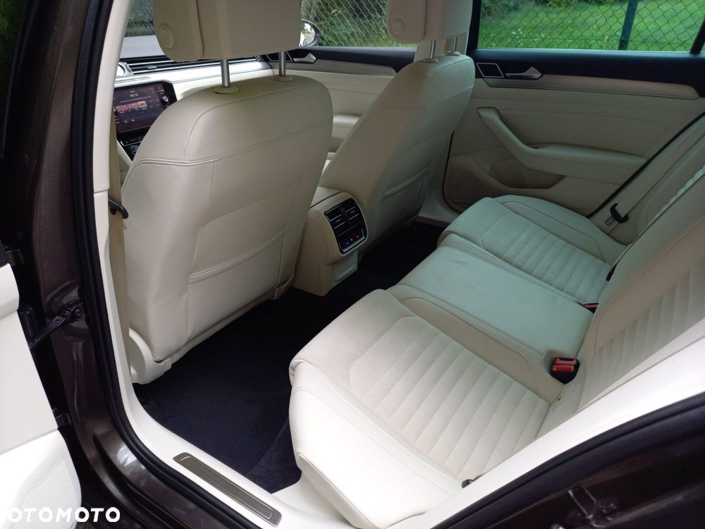 Volkswagen Passat 2.0 TDI SCR DSG Highline - 12