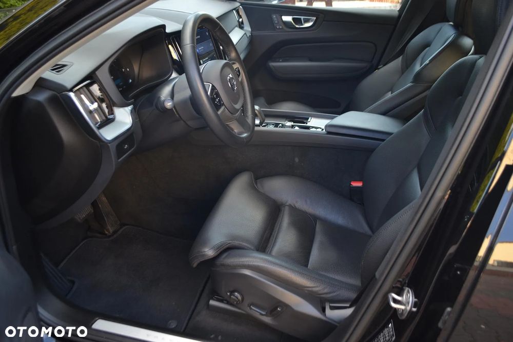 Volvo XC 60 B4 D Plus Bright - 25