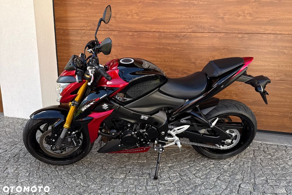 Suzuki GSX - 17