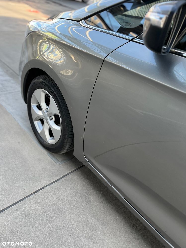 Kia Carens - 12