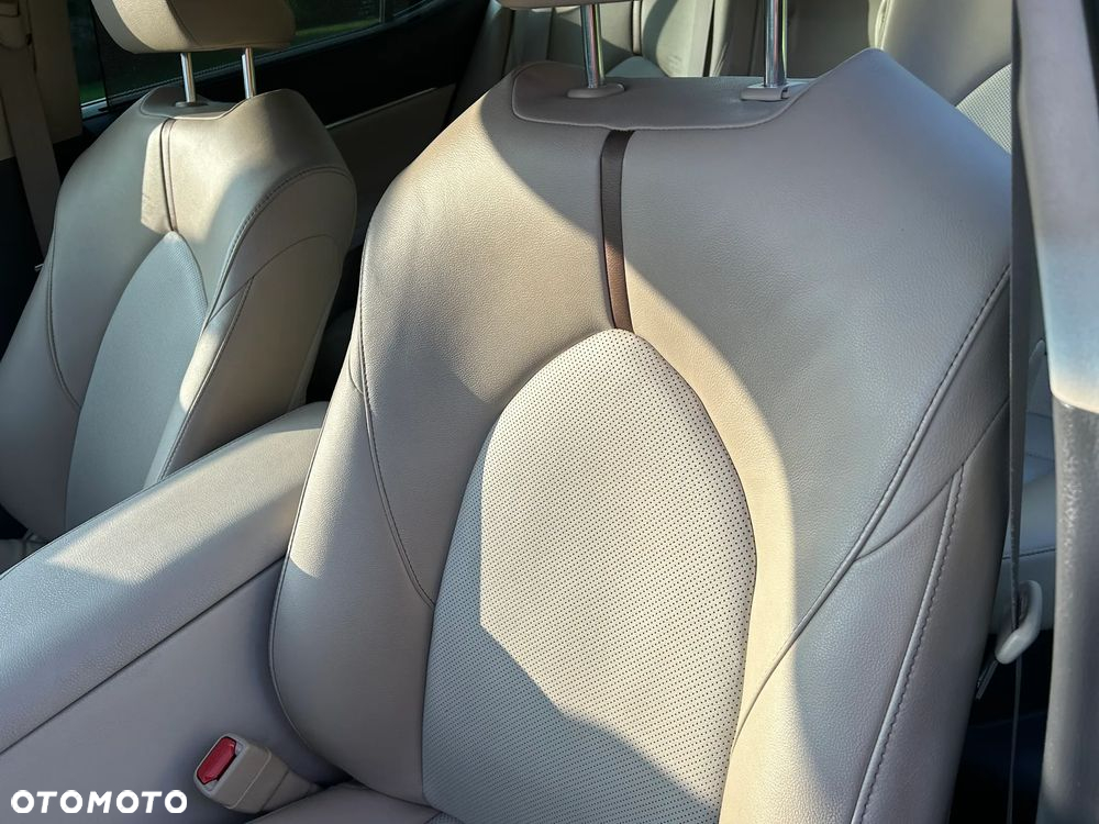 Toyota Camry 2.5 Hybrid Executive CVT - 21