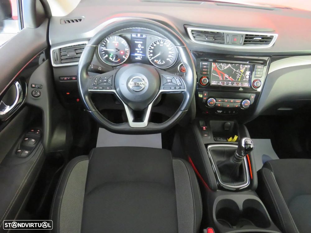 Nissan Qashqai 1.5 dCi N-Connecta J18+Led - 16