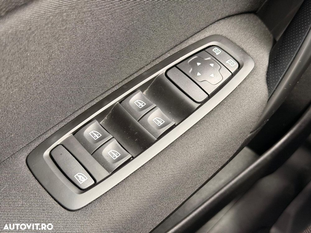 Renault Megane TCe Business - 30