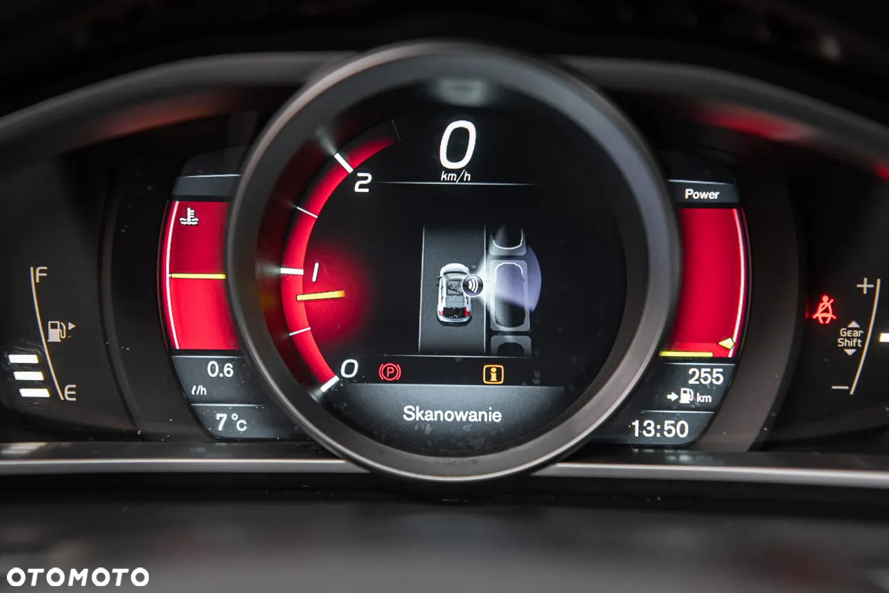 Volvo V40 Cross Country - 19