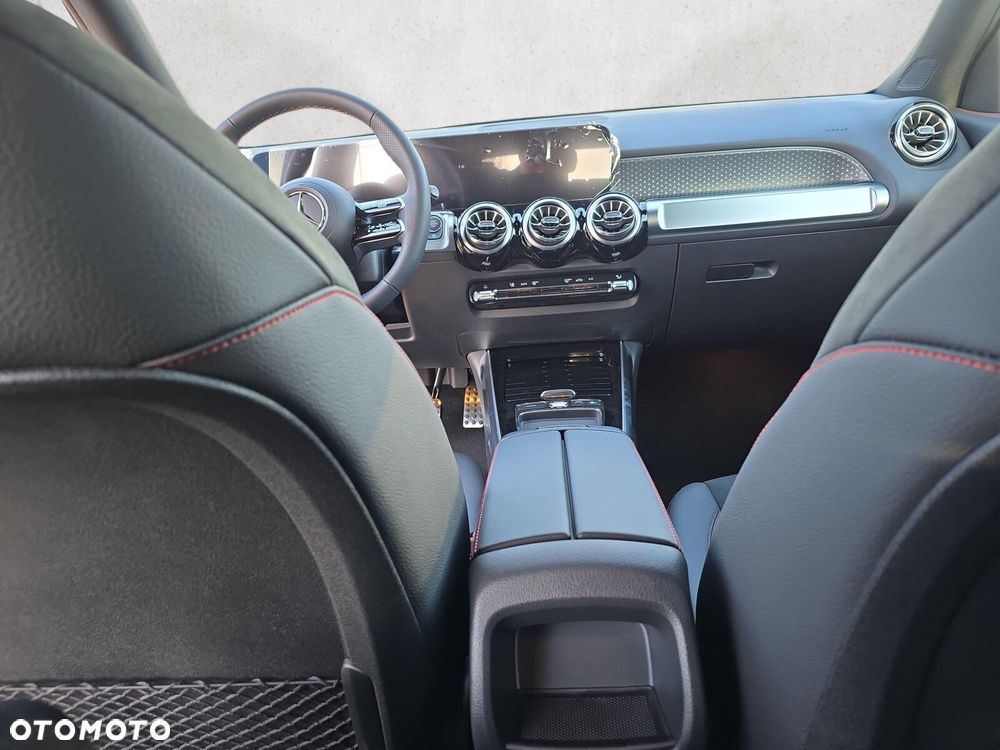 Mercedes-Benz GLB - 14