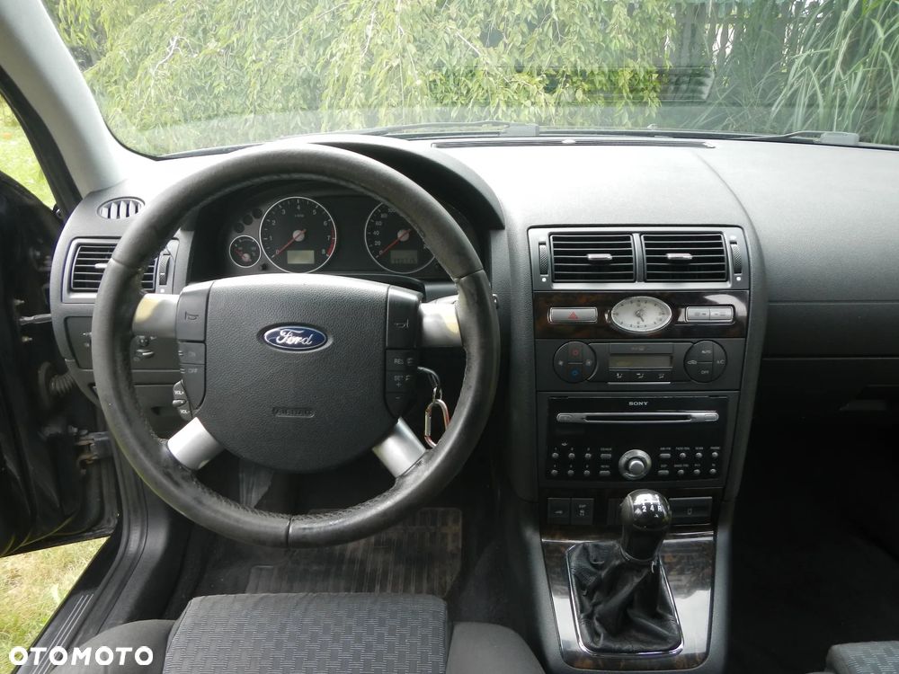 Ford Mondeo 2.0 Ghia - 10