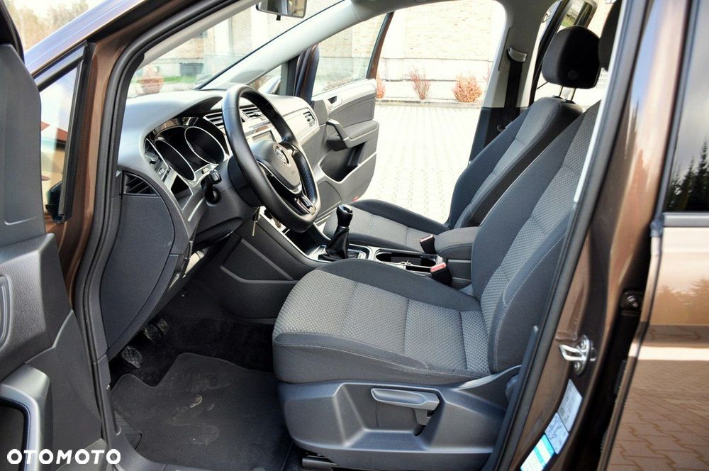 Volkswagen Touran - 22