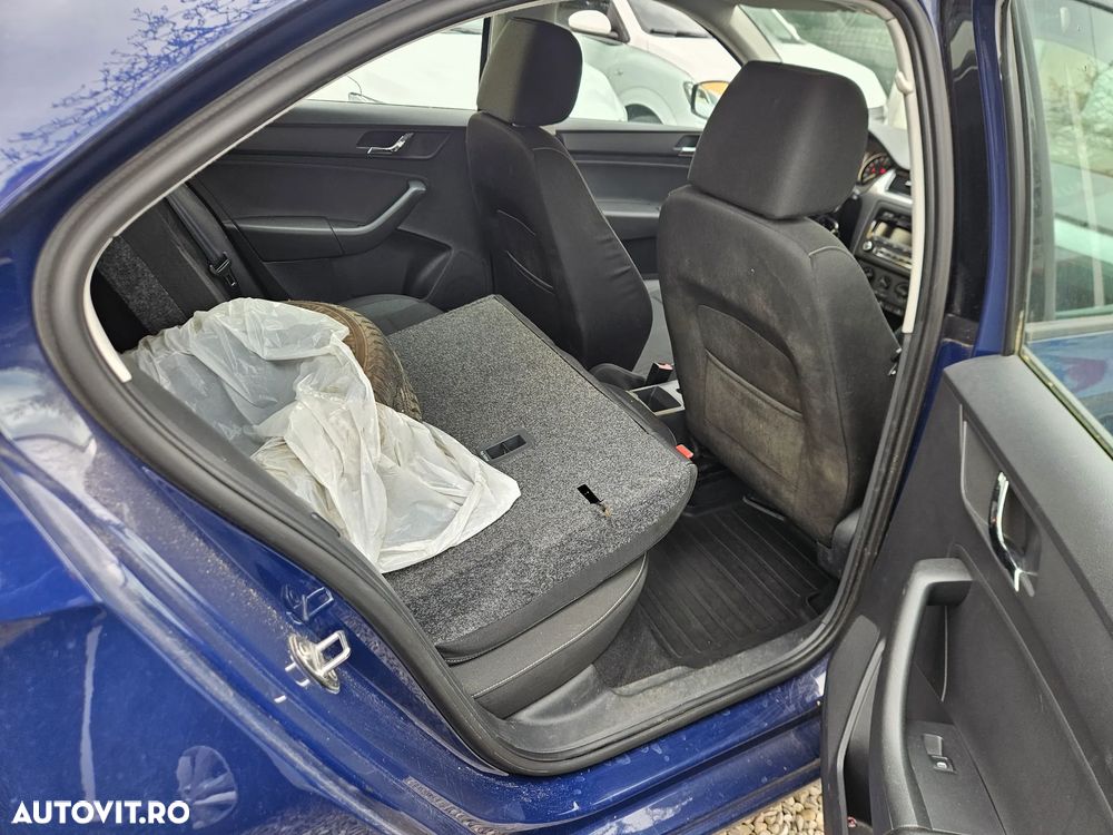 Skoda RAPID 1.2 TSI Ambition - 8
