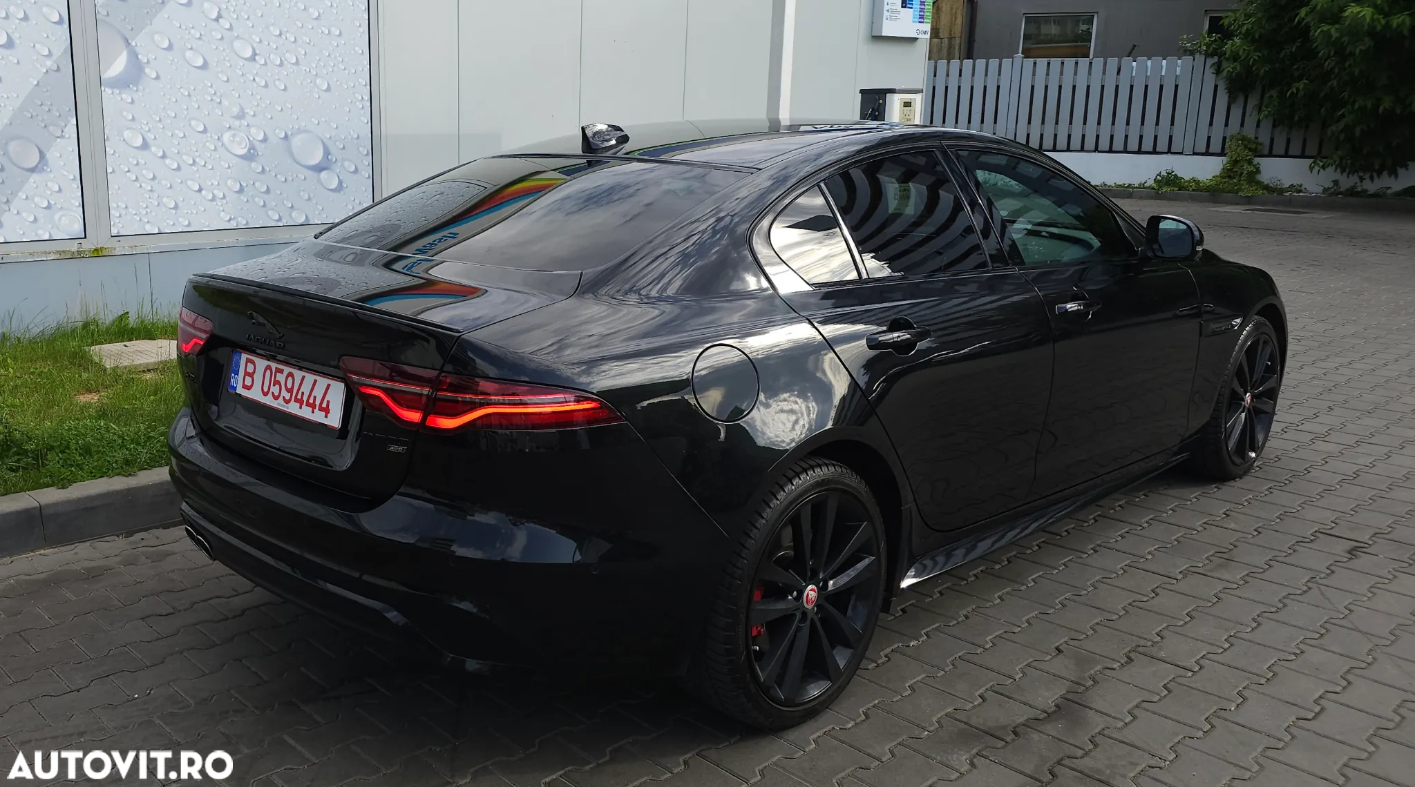 Jaguar XE D200 AWD Aut. R-Dynamic Black - 4