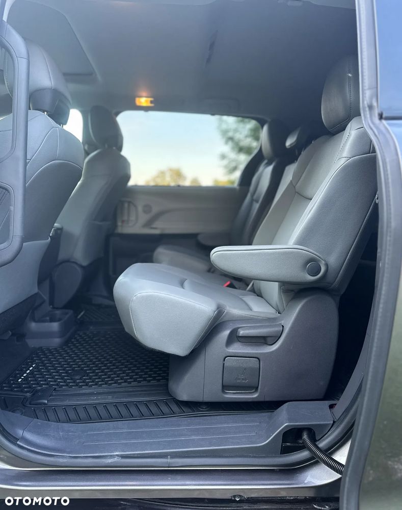 Toyota Sienna - 18