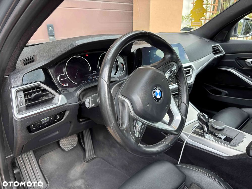 BMW Seria 3 320d xDrive Sport Line - 16