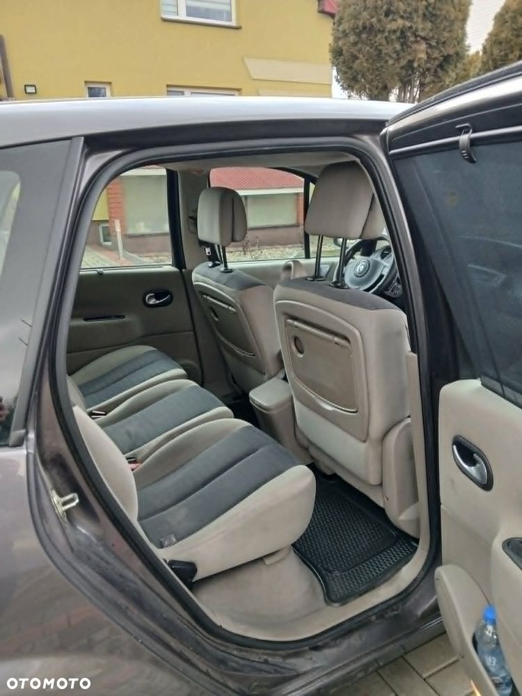 Renault Scenic 1.6 16V Expression - 11