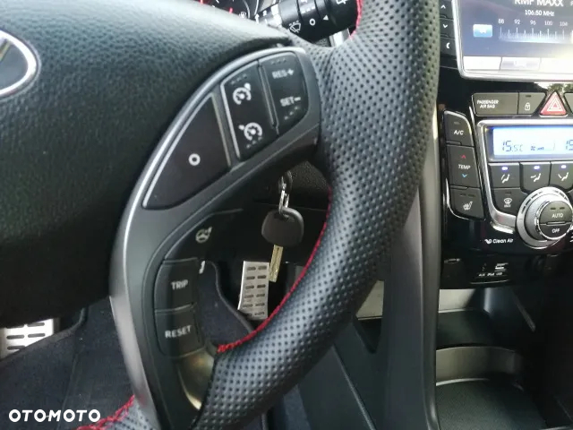 Hyundai i30 1.6 GDI Turbo Luxury - 24
