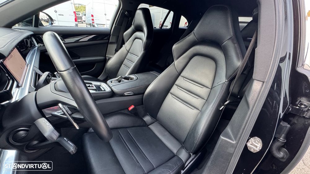 Porsche Panamera Sport Turismo 4 E-Hybrid - 2