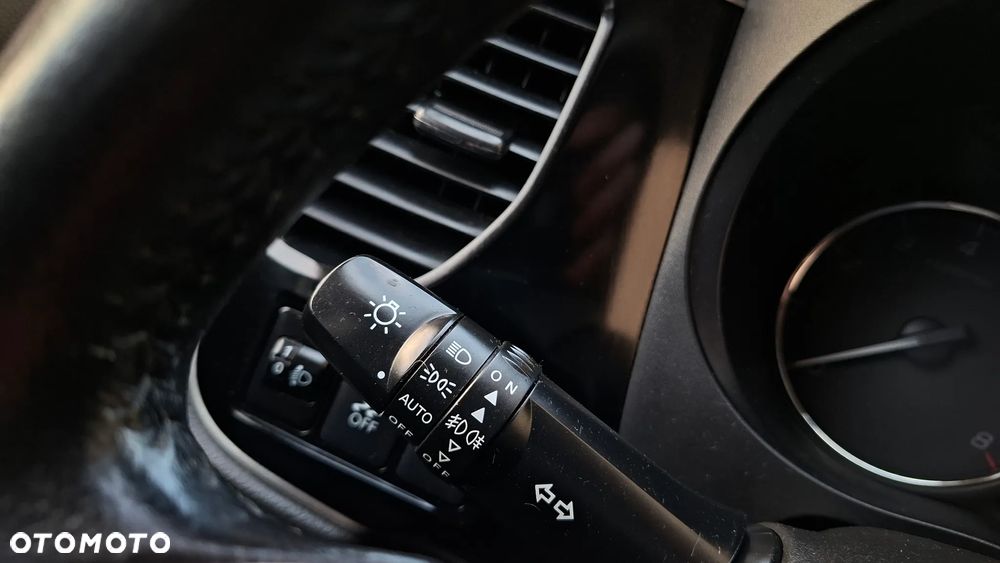 Mitsubishi Outlander 2.0 2WD Inform - 28