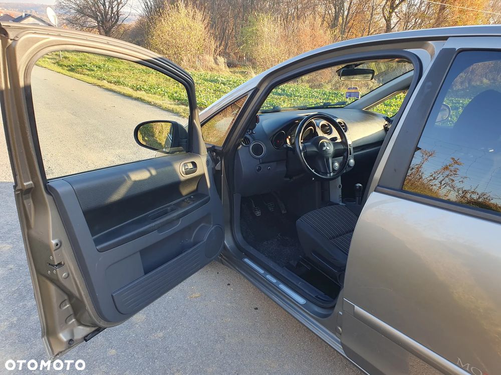 Mitsubishi Colt - 13