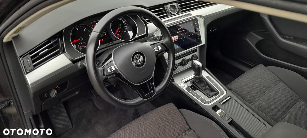 Volkswagen Passat - 10