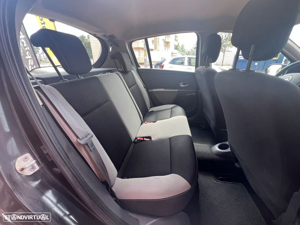 Renault Clio 1.2 16V Dynamique S - 13