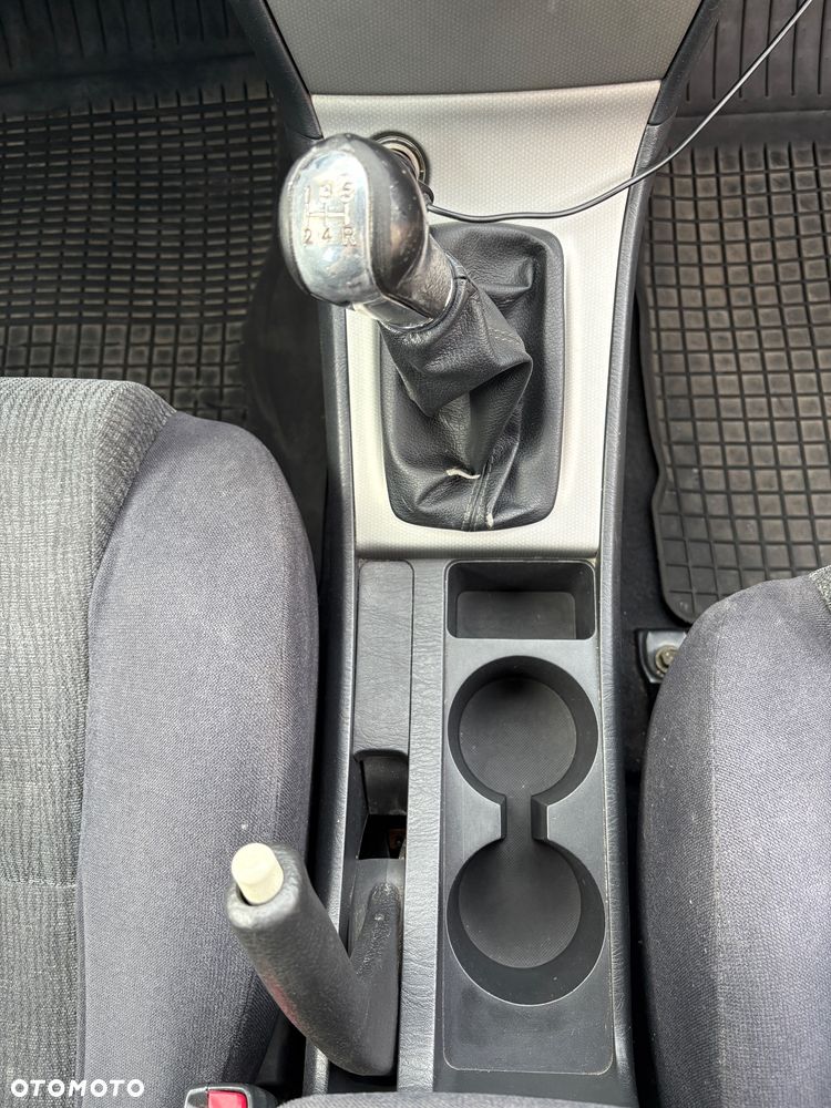 Toyota Corolla 2.0 D-4D Sol - 17