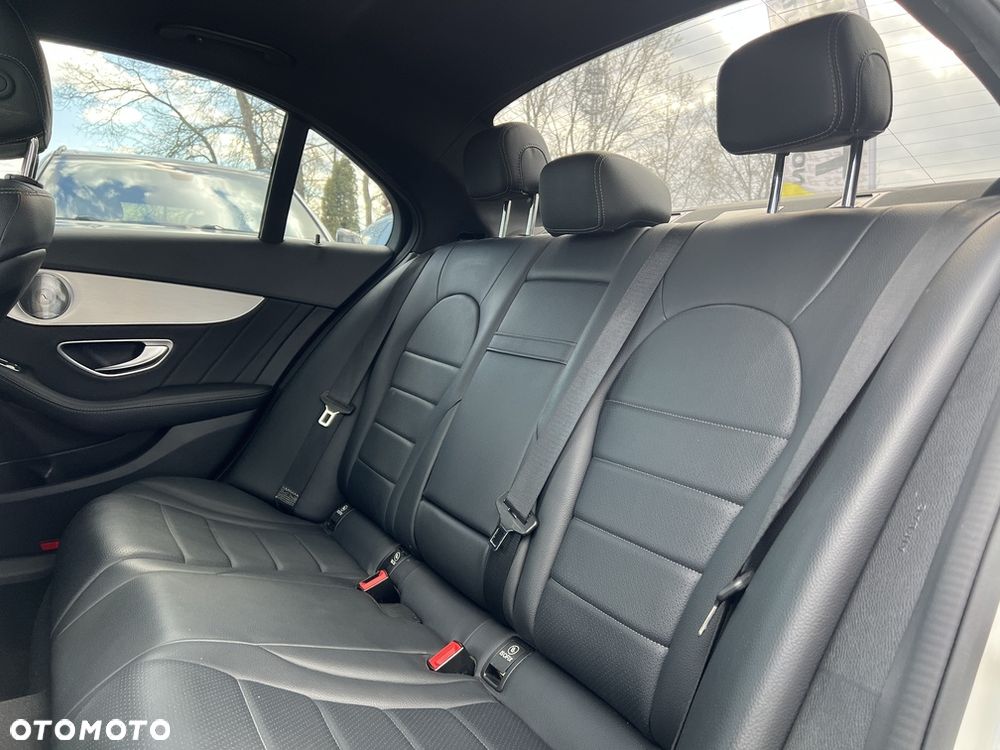 Mercedes-Benz Klasa C 300 9G-TRONIC Avantgarde - 27