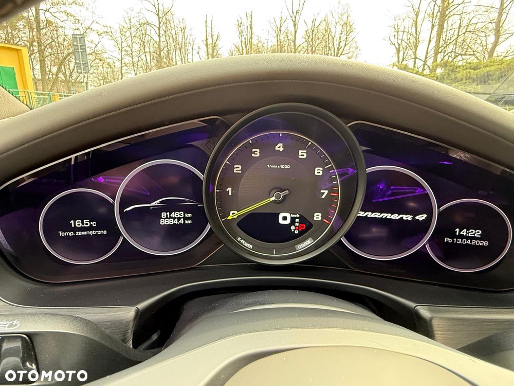 Porsche Panamera 4 - 12