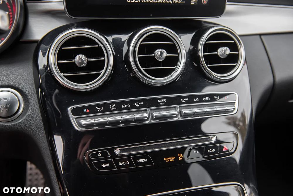 Mercedes-Benz Klasa C 400 4-Matic 9G-TRONIC - 27