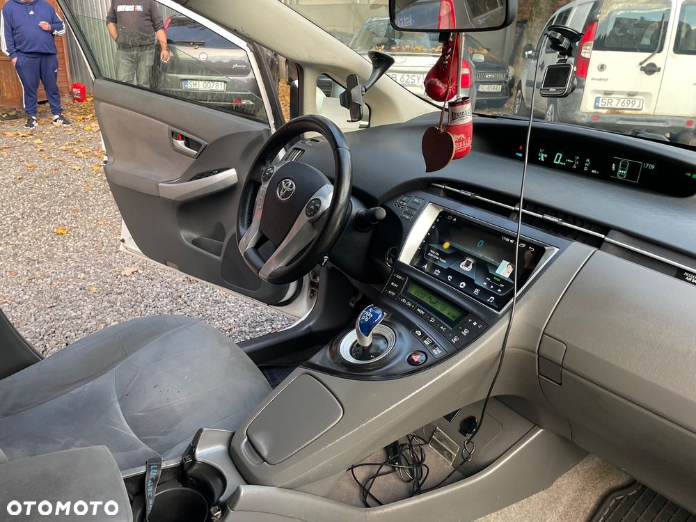 Toyota Prius - 25