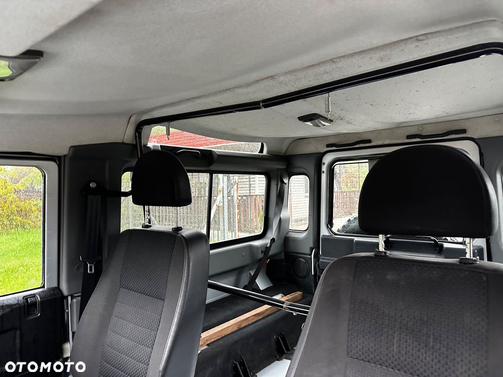 Land Rover Defender - 14