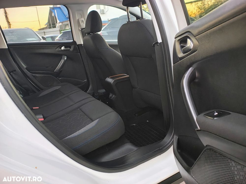 Peugeot 2008 PureTech 130 GPF Stop&Start Signature - 6