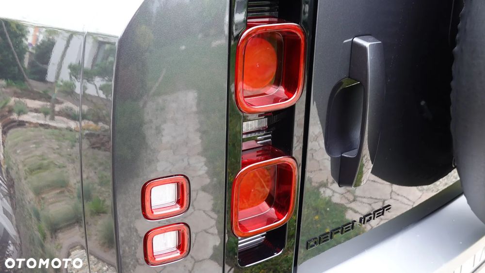 Land Rover Defender - 7