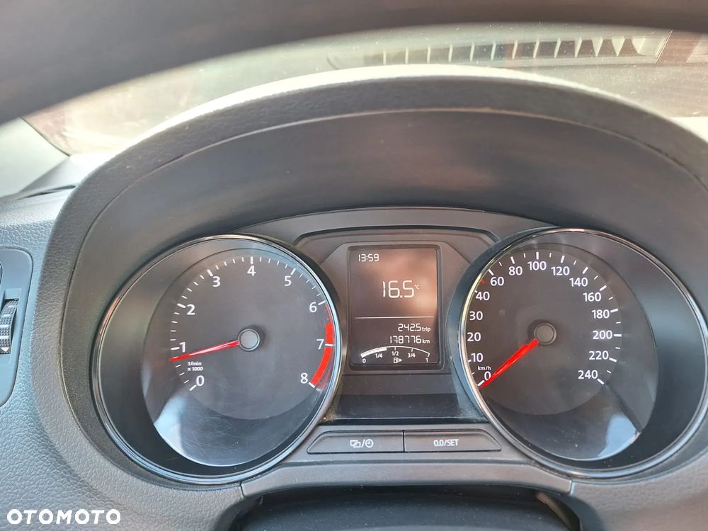 Volkswagen Polo - 7