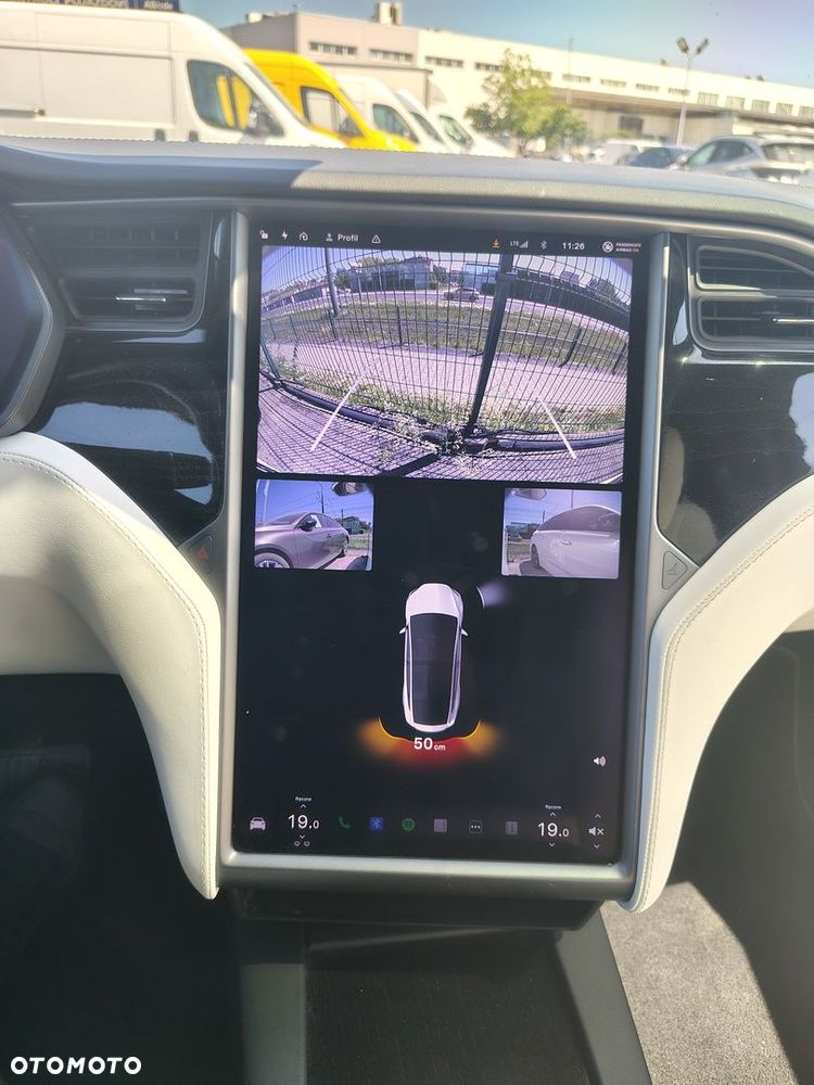 Tesla Model X - 28