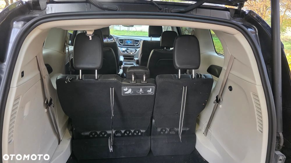 Chrysler Pacifica - 10