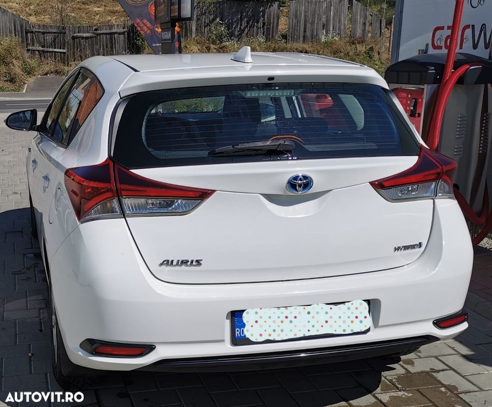 Toyota Auris 1.8 L VVT-i HSD Sol - 3