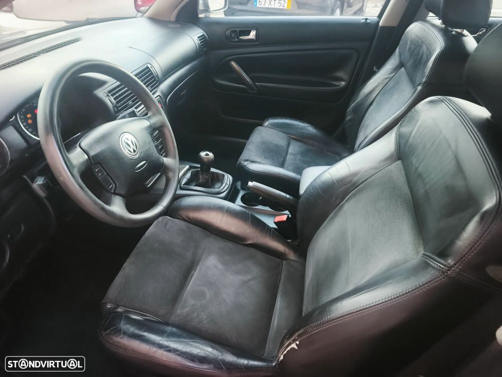 VW Passat 1.9 TDi Highline - 18