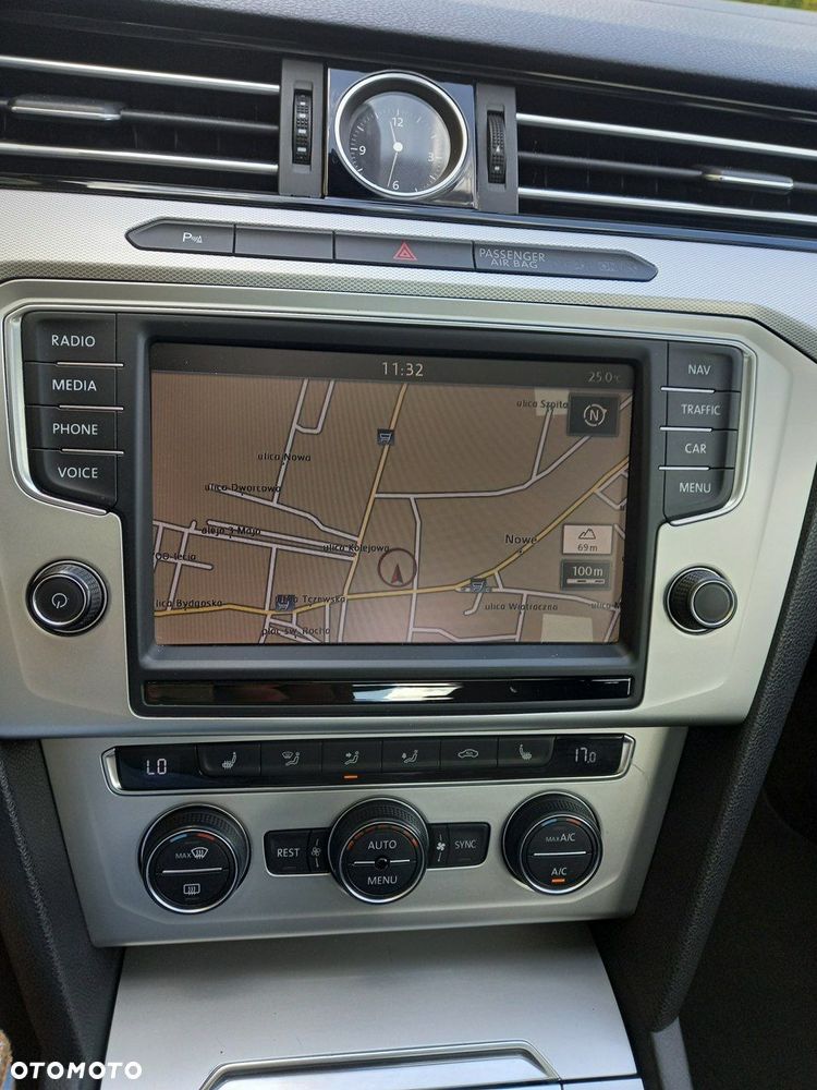 Volkswagen Passat 2.0 TDI (BlueMotion Technology) Highline - 36