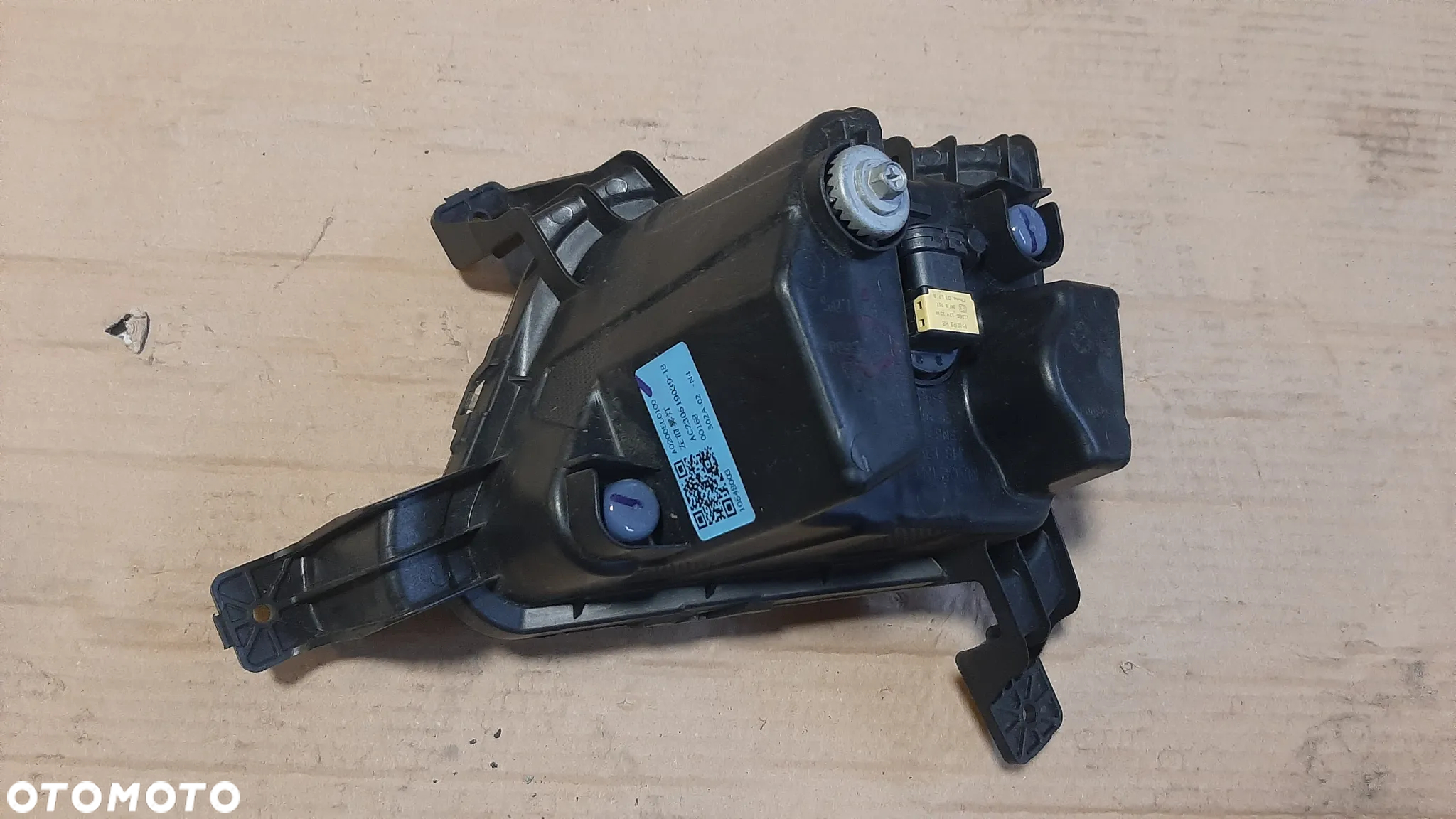 Halogen MG ZS 2023R lewy  A02005L0100 - 2