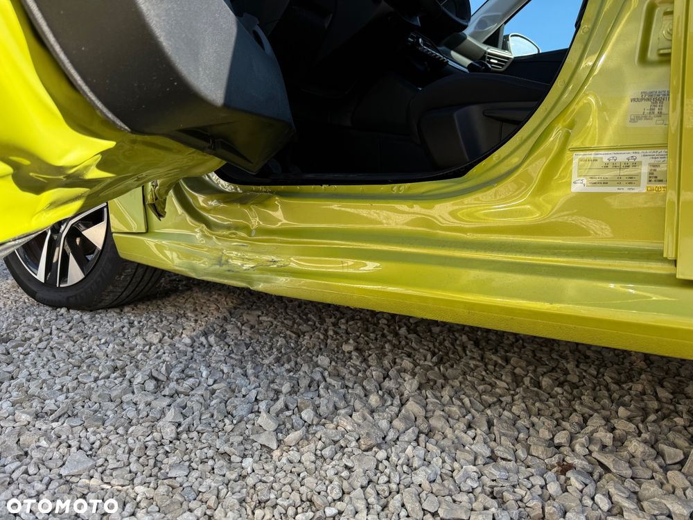 Peugeot 208 - 33