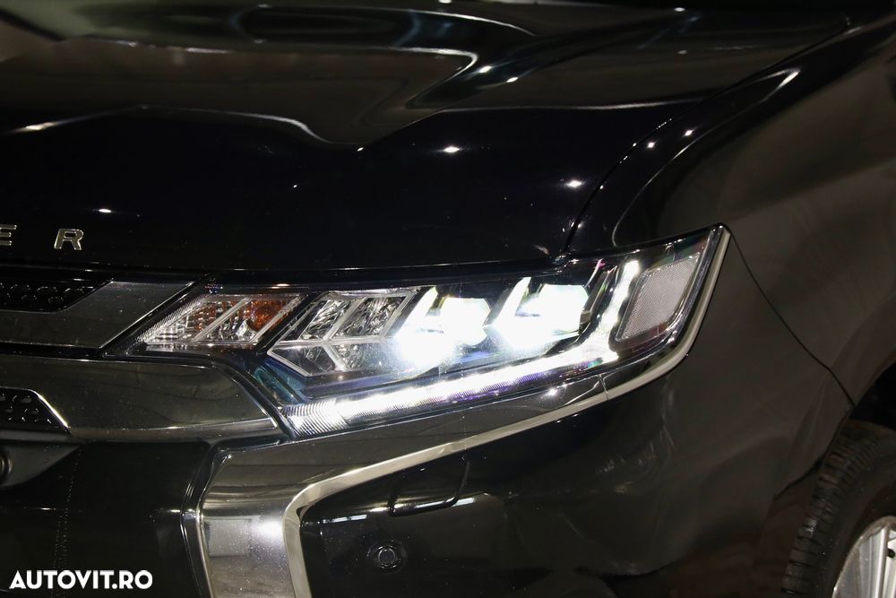 Mitsubishi Outlander PHEV 2.4 L 4X4 Instyle - 34