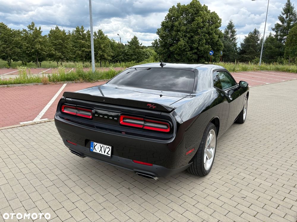 Dodge Challenger - 12