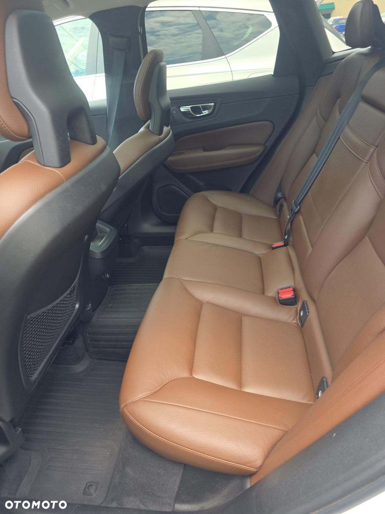 Volvo XC 60 T5 AWD Momentum - 9