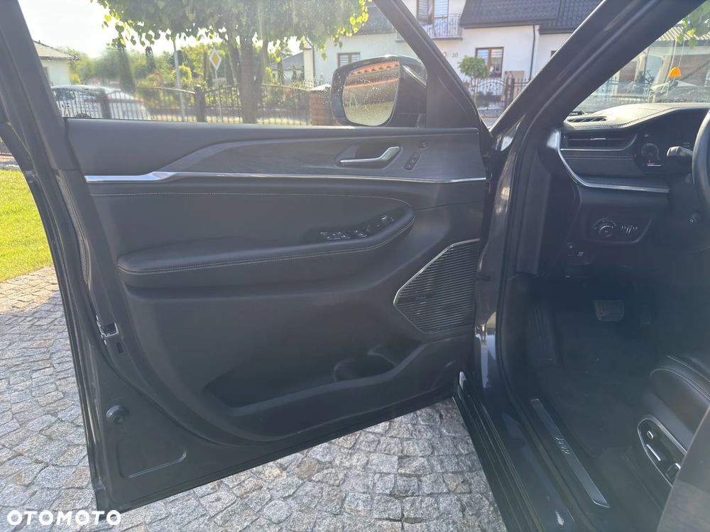 Jeep Grand Cherokee - 12