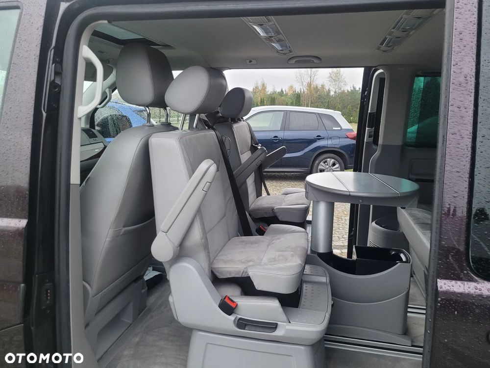 Volkswagen Multivan - 11