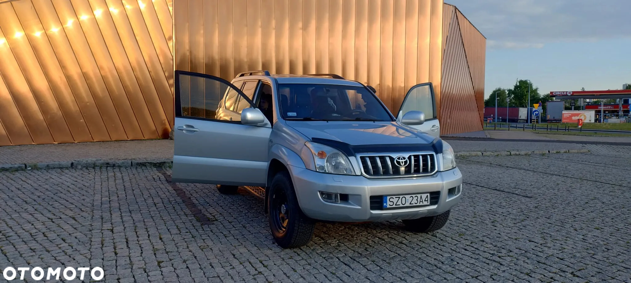 Toyota Land Cruiser - 4